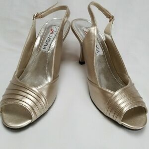 Lasonia gold tone heels